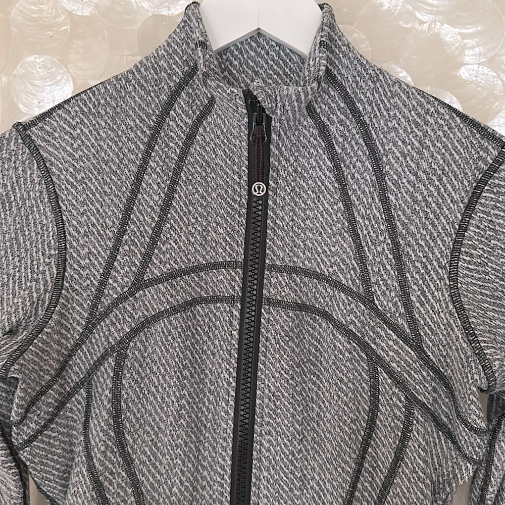 LULULEMON Define Hip-Length Jacket Women’s size 6 🩶🖤 Gray White Black - Picture 4 of 14